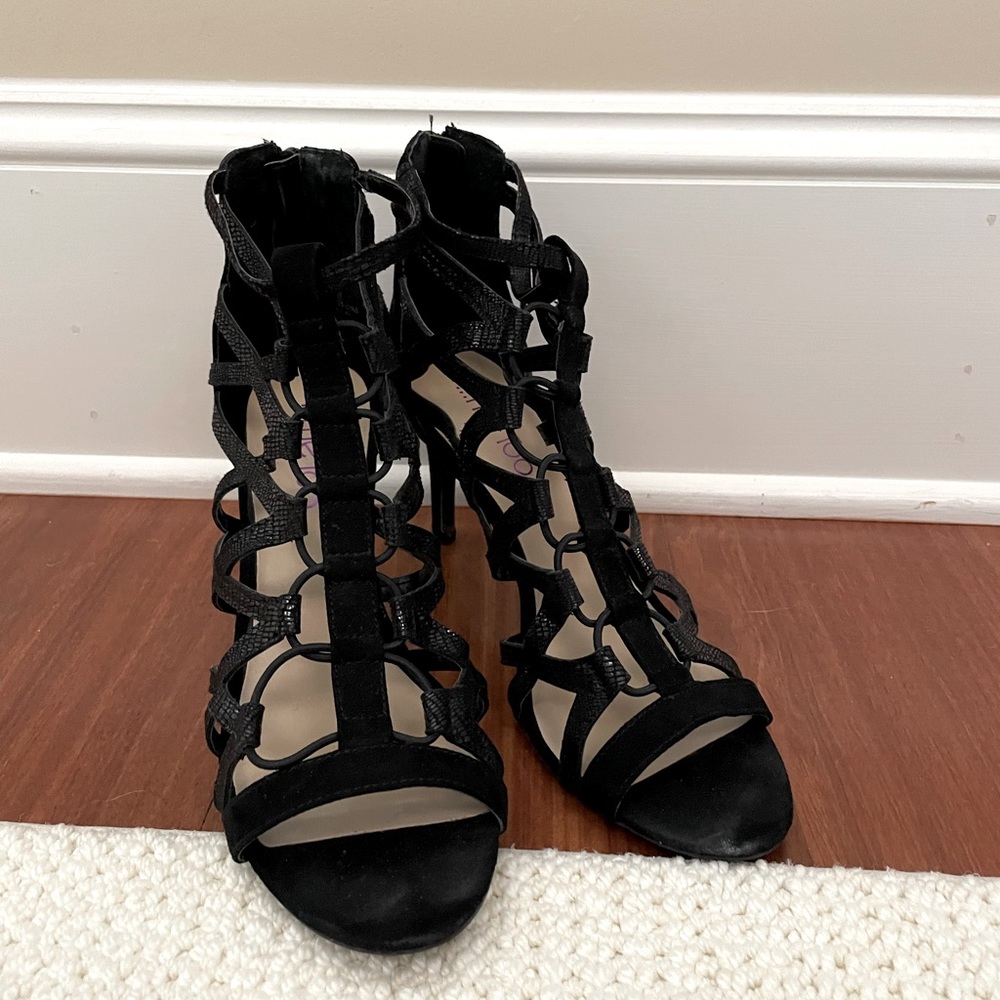 Me too black heels
